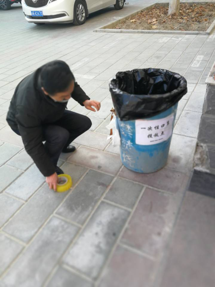 设置一次性口罩回收箱
